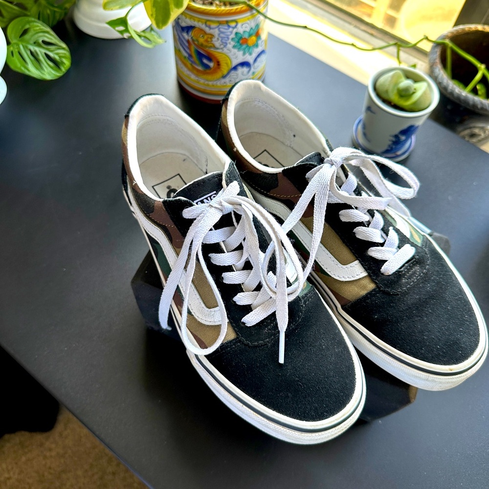 Vans trainers worn 2x black suede & khaki camouflage size 7.5